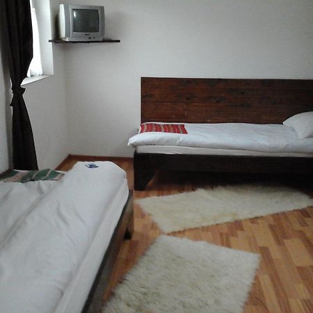 Casa Piscul Lupului Villa Pucioasa Eksteriør billede