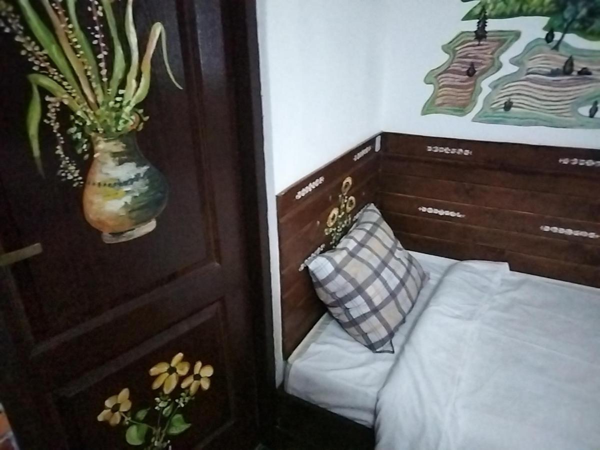 Casa Piscul Lupului Villa Pucioasa Eksteriør billede