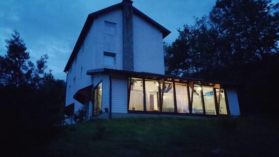 Casa Piscul Lupului Villa Pucioasa Eksteriør billede