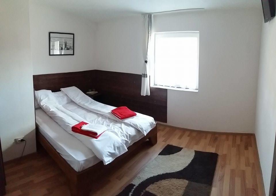 Casa Piscul Lupului Villa Pucioasa Eksteriør billede