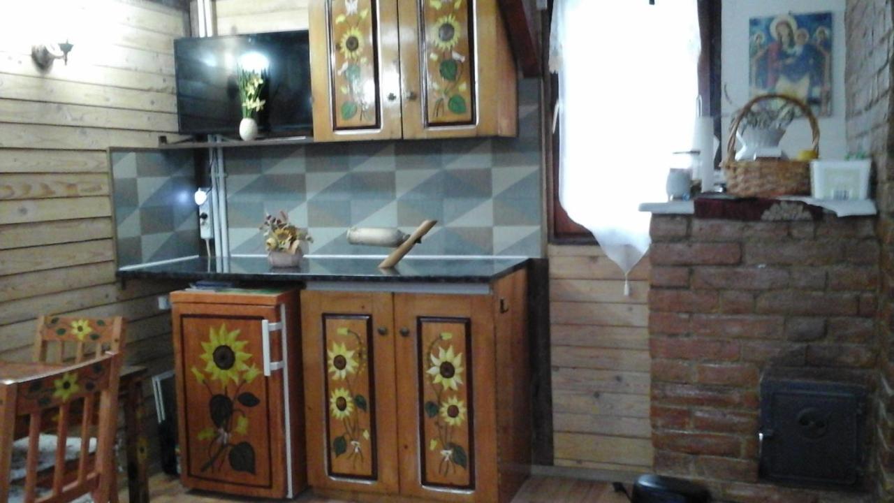 Casa Piscul Lupului Villa Pucioasa Eksteriør billede