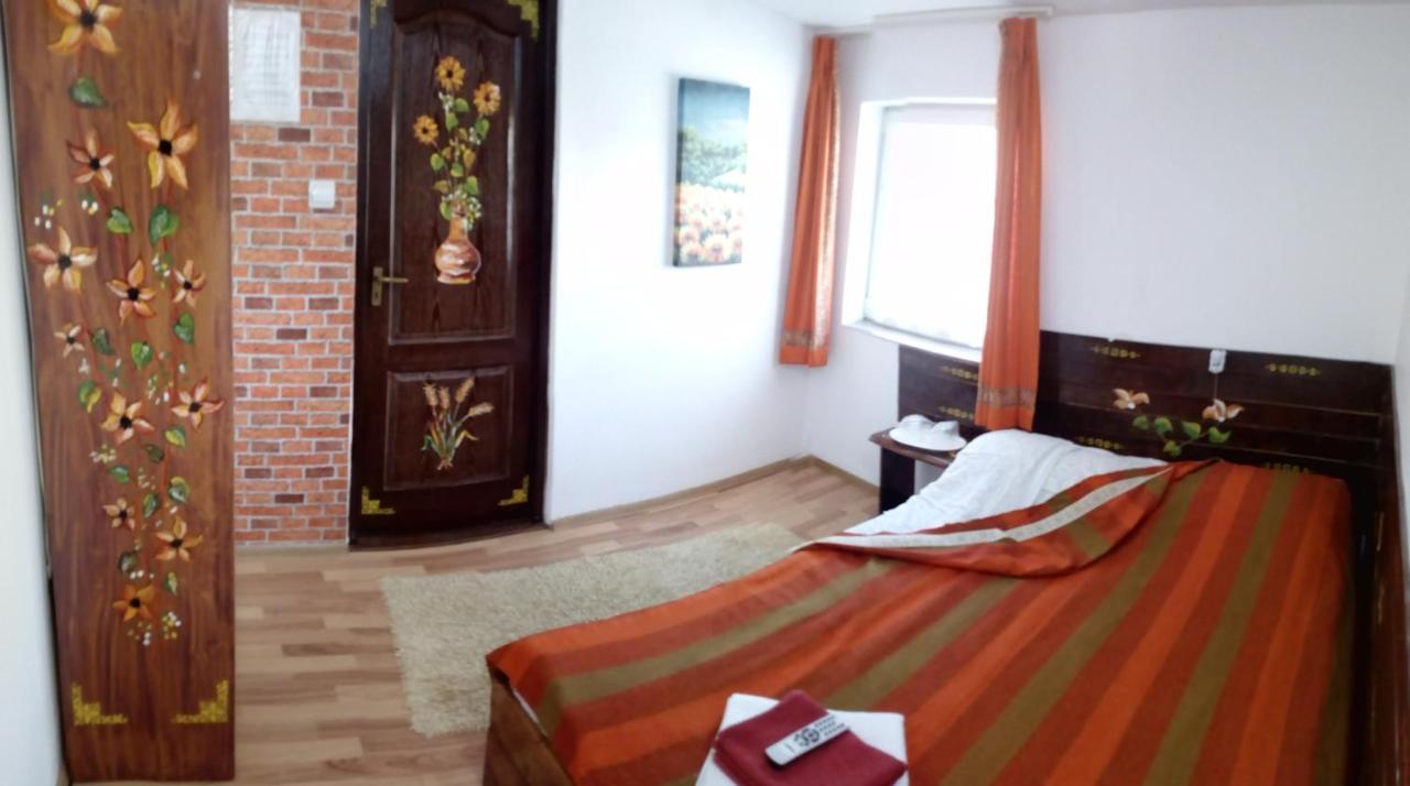 Casa Piscul Lupului Villa Pucioasa Eksteriør billede